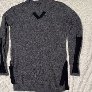 Smartwool Women’s Heather Gray V-Neck Tunic Sweater with Black